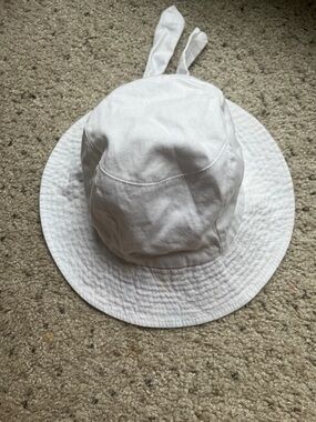 Women’s White Sun Bucket Hat with Ties